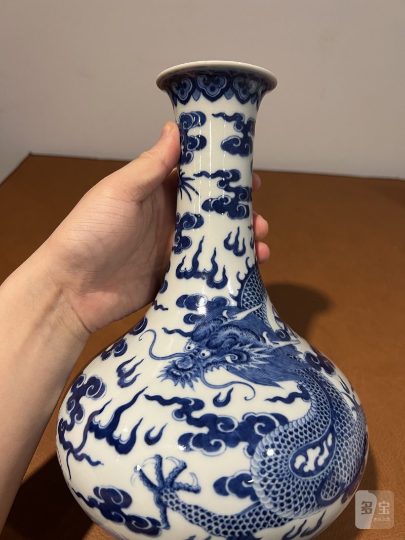 清嘉庆 青花云龙纹撇口瓶 - 图8